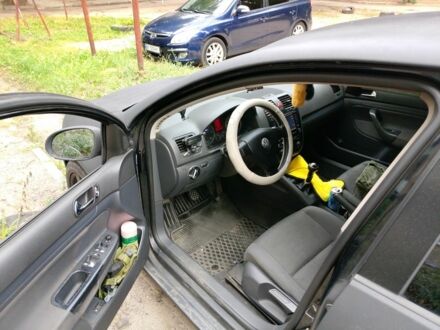 Черный Фольксваген Гольф, объемом двигателя 2 л и пробегом 350 тыс. км за 3000 $, фото 1 на Automoto.ua