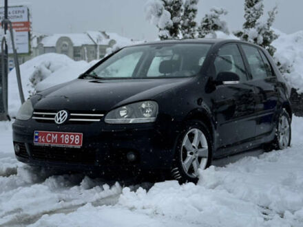 Черный Фольксваген Гольф, объемом двигателя 1.6 л и пробегом 200 тыс. км за 5600 $, фото 1 на Automoto.ua