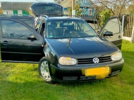 Черный Фольксваген Гольф, объемом двигателя 1.6 л и пробегом 210 тыс. км за 4000 $, фото 1 на Automoto.ua