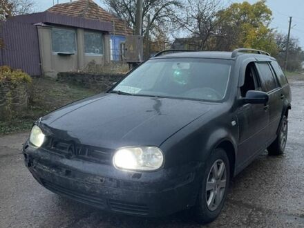 Черный Фольксваген Гольф, объемом двигателя 1.6 л и пробегом 400 тыс. км за 1500 $, фото 1 на Automoto.ua