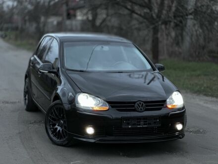 Черный Фольксваген Гольф, объемом двигателя 1.6 л и пробегом 300 тыс. км за 5800 $, фото 1 на Automoto.ua