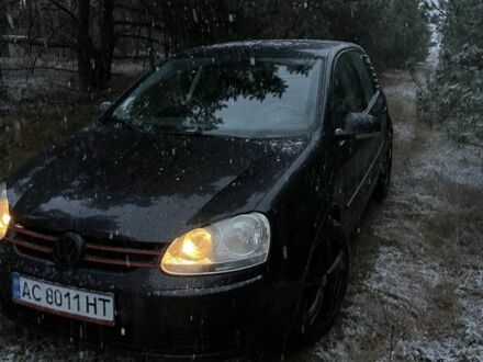 Черный Фольксваген Гольф, объемом двигателя 1.4 л и пробегом 300 тыс. км за 6000 $, фото 1 на Automoto.ua