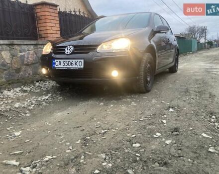 Черный Фольксваген Гольф, объемом двигателя 1.6 л и пробегом 233 тыс. км за 5800 $, фото 1 на Automoto.ua