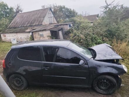 Черный Фольксваген Гольф, объемом двигателя 1.4 л и пробегом 300 тыс. км за 2000 $, фото 1 на Automoto.ua