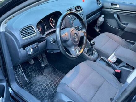 Черный Фольксваген Гольф, объемом двигателя 1.6 л и пробегом 250 тыс. км за 8200 $, фото 1 на Automoto.ua