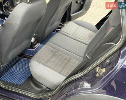 Фіолетовий Фольксваген Гольф, об'ємом двигуна 1.39 л та пробігом 333 тис. км за 2300 $, фото 26 на Automoto.ua