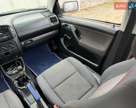 Фіолетовий Фольксваген Гольф, об'ємом двигуна 1.39 л та пробігом 333 тис. км за 2300 $, фото 25 на Automoto.ua