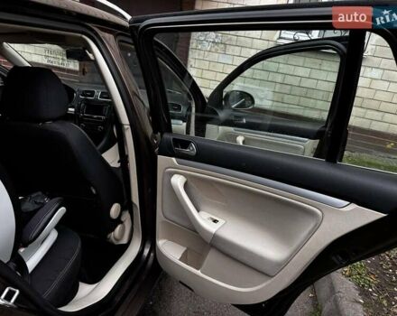 Коричневый Фольксваген Гольф, объемом двигателя 1.6 л и пробегом 244 тыс. км за 8699 $, фото 9 на Automoto.ua