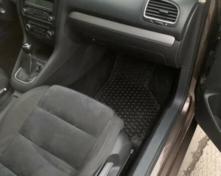 Коричневый Фольксваген Гольф, объемом двигателя 1.6 л и пробегом 235 тыс. км за 10000 $, фото 4 на Automoto.ua