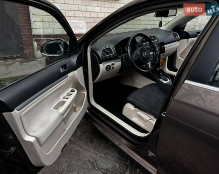 Коричневый Фольксваген Гольф, объемом двигателя 1.6 л и пробегом 244 тыс. км за 8699 $, фото 10 на Automoto.ua