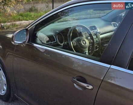 Фольксваген Гольф 2012 у Хмельницькому на Automoto.ua Коричневий Фольксваген Гольф, об'ємом двигуна 1.39 л та пробігом 241 тис. км за 6799 $, фото 20 на Automoto.ua