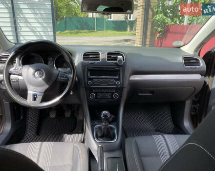 Коричневый Фольксваген Гольф, объемом двигателя 1.6 л и пробегом 200 тыс. км за 8555 $, фото 26 на Automoto.ua