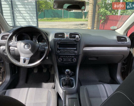 Коричневый Фольксваген Гольф, объемом двигателя 1.6 л и пробегом 200 тыс. км за 8555 $, фото 28 на Automoto.ua