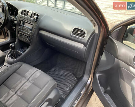 Коричневый Фольксваген Гольф, объемом двигателя 1.6 л и пробегом 200 тыс. км за 8555 $, фото 31 на Automoto.ua