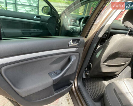 Коричневый Фольксваген Гольф, объемом двигателя 1.6 л и пробегом 200 тыс. км за 8555 $, фото 27 на Automoto.ua