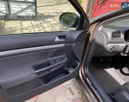 Коричневый Фольксваген Гольф, объемом двигателя 1.6 л и пробегом 200 тыс. км за 8555 $, фото 32 на Automoto.ua