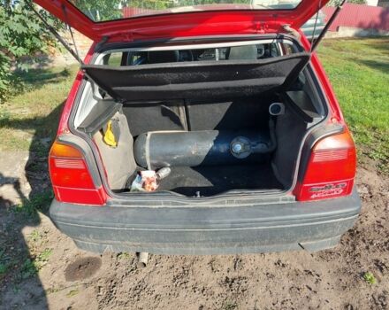 Красный Фольксваген Гольф, объемом двигателя 1 л и пробегом 123 тыс. км за 1000 $, фото 3 на Automoto.ua