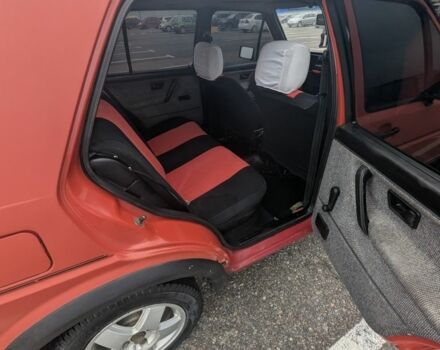 Красный Фольксваген Гольф, объемом двигателя 1.6 л и пробегом 300 тыс. км за 1400 $, фото 5 на Automoto.ua