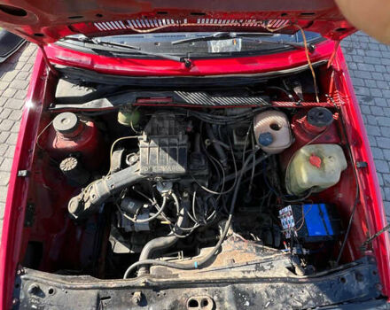 Червоний Фольксваген Гольф, об'ємом двигуна 1.6 л та пробігом 357 тис. км за 2800 $, фото 6 на Automoto.ua