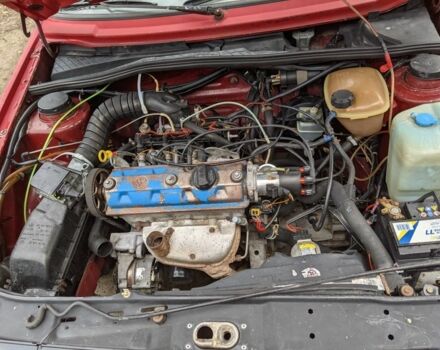 Красный Фольксваген Гольф, объемом двигателя 1.3 л и пробегом 320 тыс. км за 700 $, фото 4 на Automoto.ua