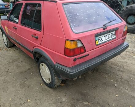 Красный Фольксваген Гольф, объемом двигателя 1.3 л и пробегом 320 тыс. км за 700 $, фото 2 на Automoto.ua