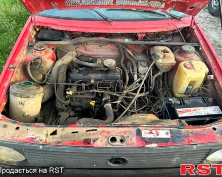 Красный Фольксваген Гольф, объемом двигателя 1.6 л и пробегом 389 тыс. км за 1200 $, фото 3 на Automoto.ua