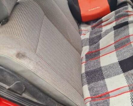 Красный Фольксваген Гольф, объемом двигателя 1.6 л и пробегом 300 тыс. км за 1400 $, фото 7 на Automoto.ua