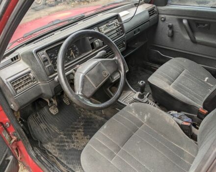 Красный Фольксваген Гольф, объемом двигателя 1.3 л и пробегом 320 тыс. км за 700 $, фото 3 на Automoto.ua