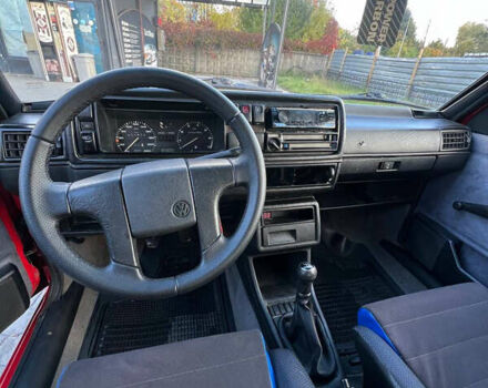 Червоний Фольксваген Гольф, об'ємом двигуна 1.6 л та пробігом 357 тис. км за 2800 $, фото 12 на Automoto.ua