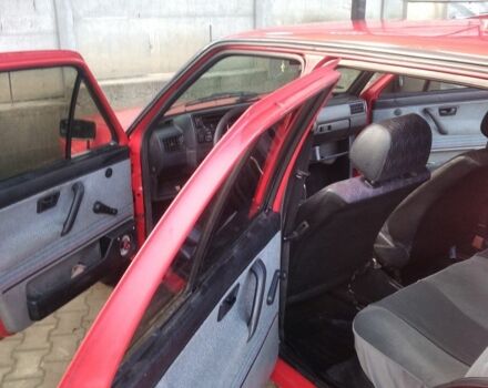 Красный Фольксваген Гольф, объемом двигателя 1.6 л и пробегом 103 тыс. км за 1699 $, фото 4 на Automoto.ua