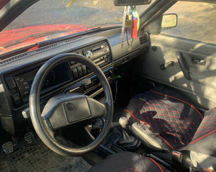 Красный Фольксваген Гольф, объемом двигателя 1.3 л и пробегом 350 тыс. км за 650 $, фото 4 на Automoto.ua