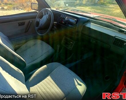 Червоний Фольксваген Гольф, об'ємом двигуна 1.6 л та пробігом 250 тис. км за 1700 $, фото 5 на Automoto.ua