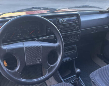 Красный Фольксваген Гольф, объемом двигателя 1.3 л и пробегом 450 тыс. км за 2000 $, фото 3 на Automoto.ua