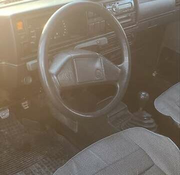 Красный Фольксваген Гольф, объемом двигателя 1.27 л и пробегом 277 тыс. км за 1400 $, фото 4 на Automoto.ua