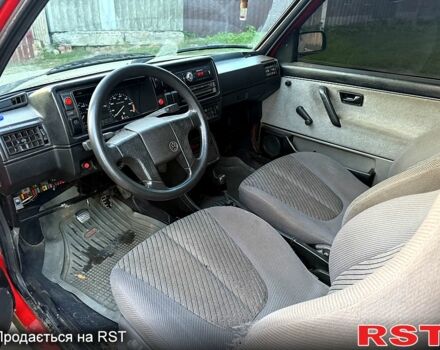 Красный Фольксваген Гольф, объемом двигателя 1.8 л и пробегом 100 тыс. км за 1150 $, фото 4 на Automoto.ua