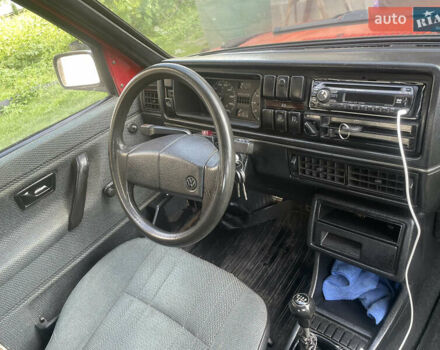 Красный Фольксваген Гольф, объемом двигателя 1.6 л и пробегом 186 тыс. км за 1300 $, фото 9 на Automoto.ua