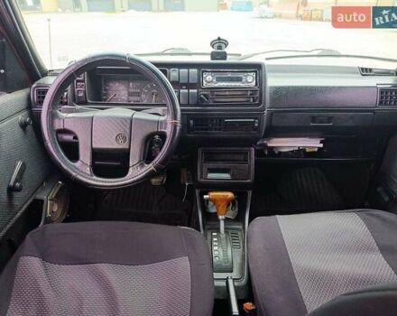 Красный Фольксваген Гольф, объемом двигателя 1.8 л и пробегом 333 тыс. км за 1599 $, фото 5 на Automoto.ua