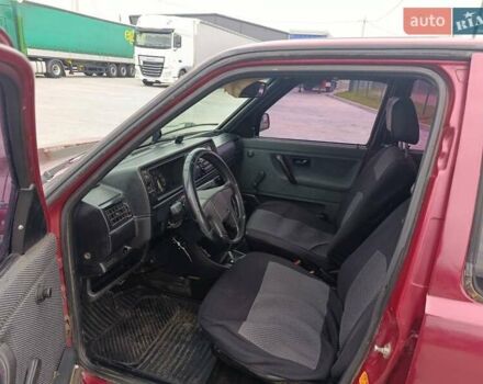Красный Фольксваген Гольф, объемом двигателя 1.8 л и пробегом 333 тыс. км за 1599 $, фото 8 на Automoto.ua