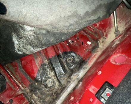 Красный Фольксваген Гольф, объемом двигателя 1.4 л и пробегом 294 тыс. км за 950 $, фото 4 на Automoto.ua