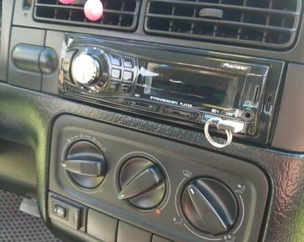 Красный Фольксваген Гольф, объемом двигателя 1.78 л и пробегом 192 тыс. км за 2000 $, фото 12 на Automoto.ua