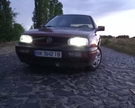 Красный Фольксваген Гольф, объемом двигателя 1.78 л и пробегом 400 тыс. км за 2000 $, фото 7 на Automoto.ua