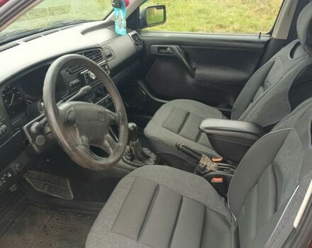 Фольксваген Гольф 1993 у Борисполе на Automoto.ua Червоний Фольксваген Гольф, об'ємом двигуна 1.4 л та пробігом 165 тис. км за 2053 $, фото 3 на Automoto.ua