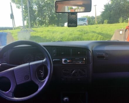 Красный Фольксваген Гольф, объемом двигателя 1.8 л и пробегом 325 тыс. км за 2200 $, фото 9 на Automoto.ua