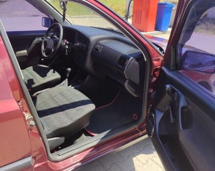 Красный Фольксваген Гольф, объемом двигателя 1.8 л и пробегом 325 тыс. км за 2200 $, фото 14 на Automoto.ua