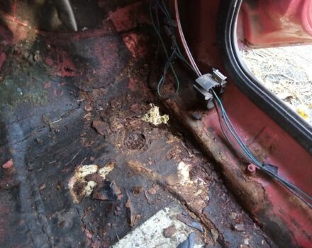 Фольксваген Гольф 1994 у Вышгороде на Automoto.ua Червоний Фольксваген Гольф, об'ємом двигуна 0 л та пробігом 100 тис. км за 642 $, фото 5 на Automoto.ua