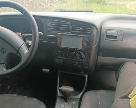 Красный Фольксваген Гольф, объемом двигателя 1.8 л и пробегом 225 тыс. км за 1800 $, фото 4 на Automoto.ua