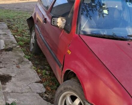 Красный Фольксваген Гольф, объемом двигателя 1.6 л и пробегом 367 тыс. км за 650 $, фото 1 на Automoto.ua