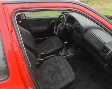 Красный Фольксваген Гольф, объемом двигателя 1.6 л и пробегом 320 тыс. км за 1200 $, фото 4 на Automoto.ua