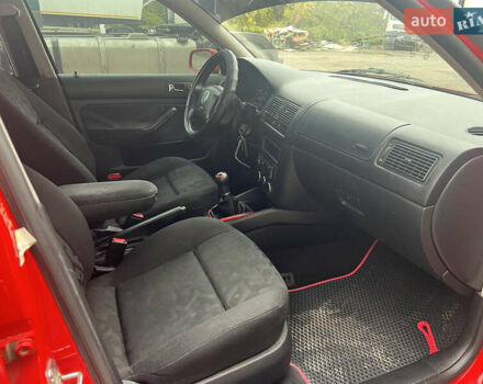 Красный Фольксваген Гольф, объемом двигателя 1.4 л и пробегом 180 тыс. км за 3200 $, фото 27 на Automoto.ua