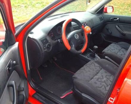 Червоний Фольксваген Гольф, об'ємом двигуна 1.39 л та пробігом 305 тис. км за 2800 $, фото 1 на Automoto.ua